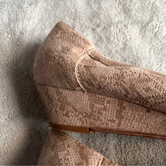 AGL Attilio Giusti Leombruni Jody Cap Toe Buckle Wedge Ballet Flat Patent Gold - Picture 15 of 17